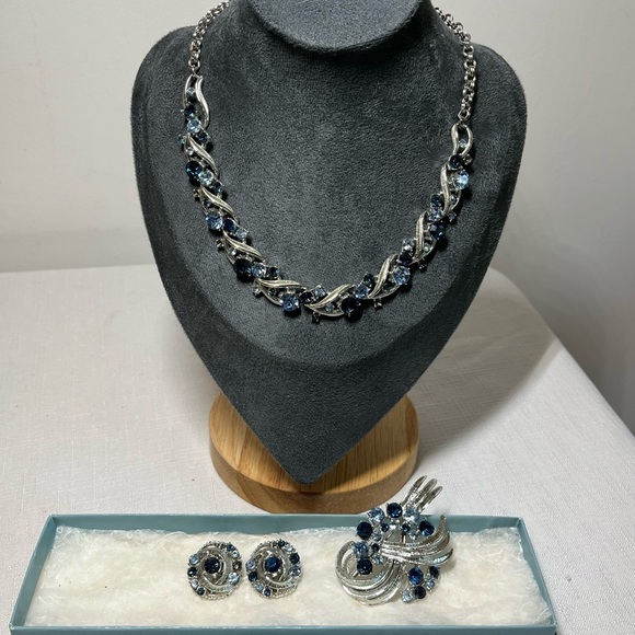 Coro Silver and Blue Necklace Brooch & Clip-on Earrings BLUE SILVER - Picture 2 of 14